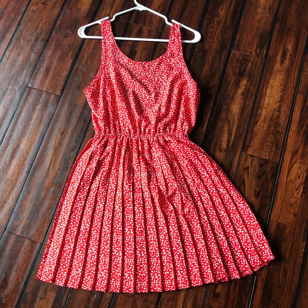 Red open back pleated dress size small